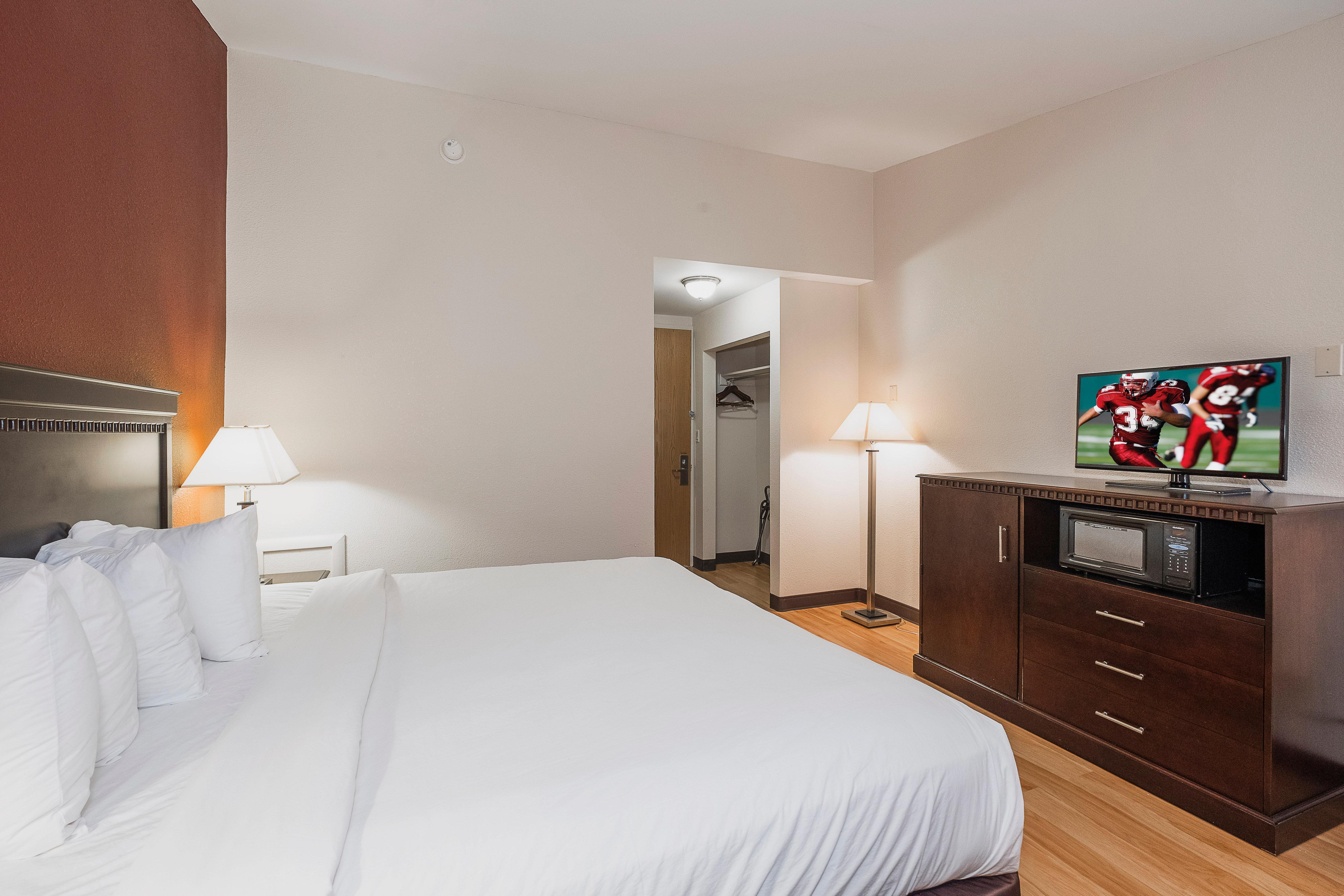 Red Roof Inn & Suites Mt Holly - Mcguire Afb Westampton Экстерьер фото