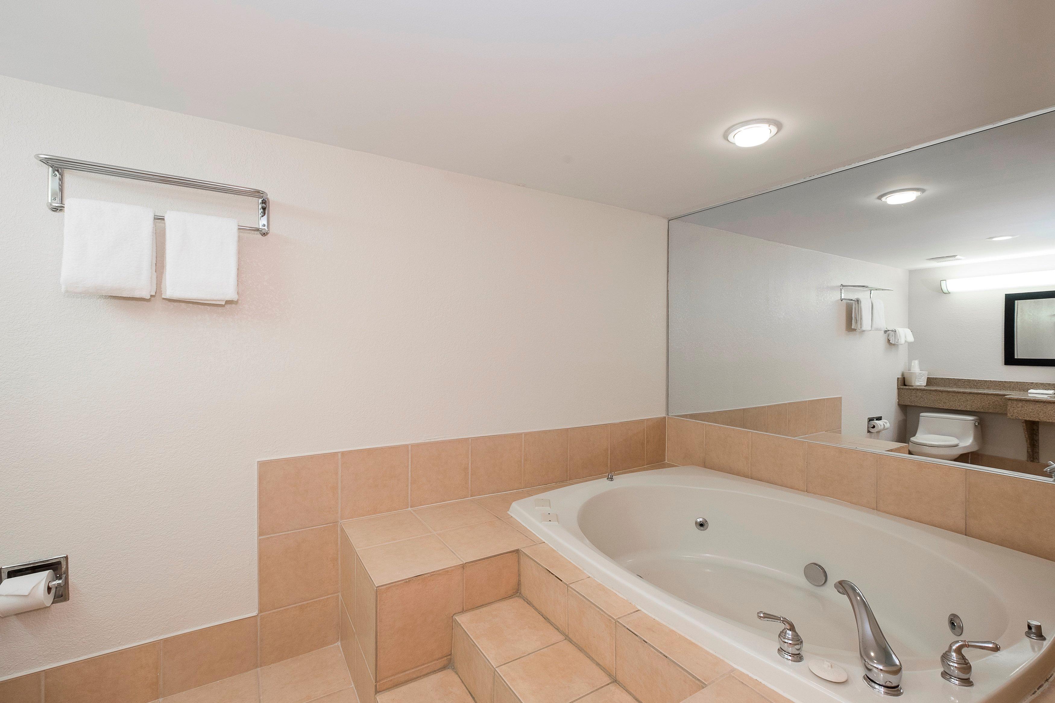 Red Roof Inn & Suites Mt Holly - Mcguire Afb Westampton Экстерьер фото