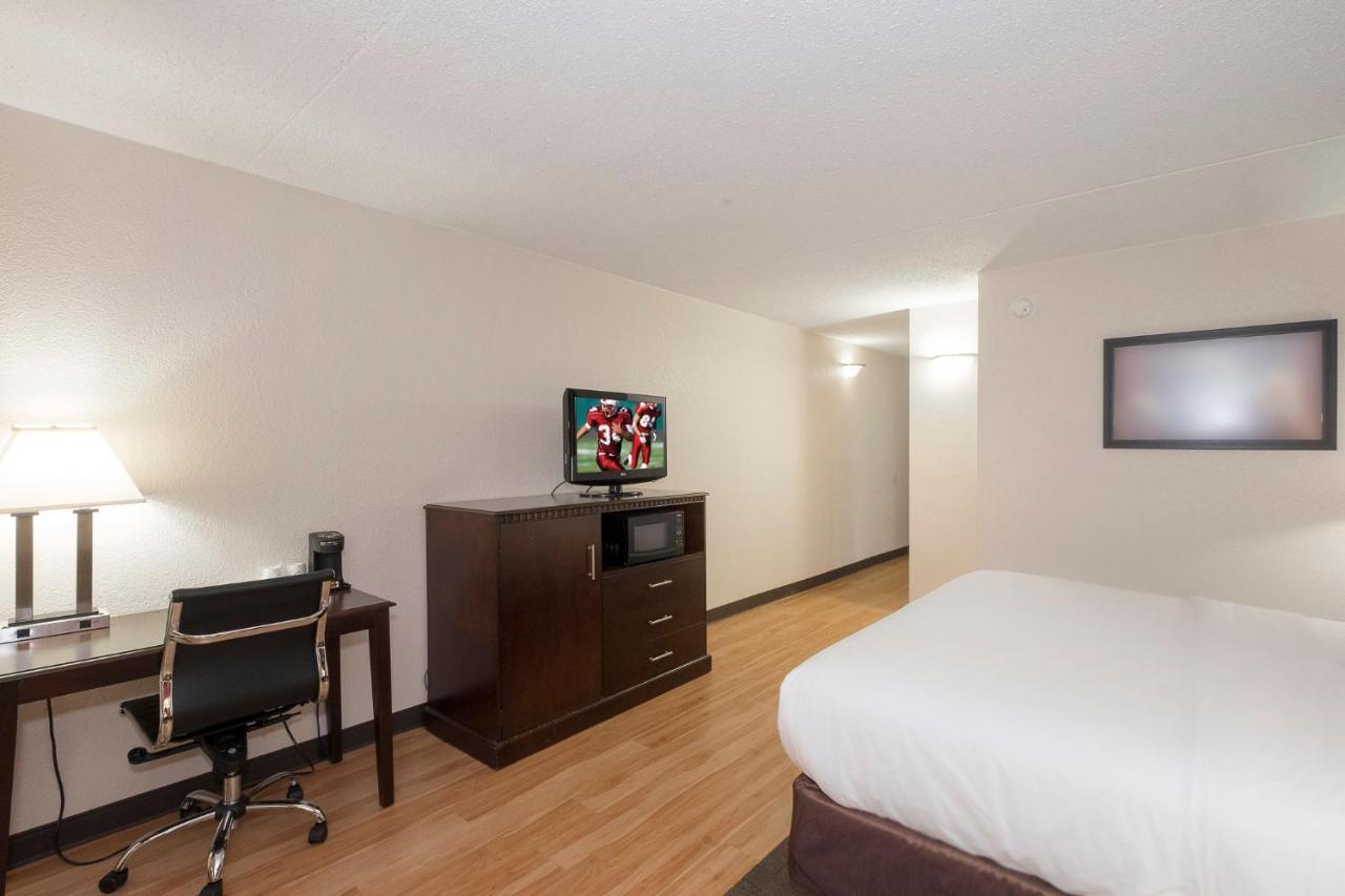 Red Roof Inn & Suites Mt Holly - Mcguire Afb Westampton Экстерьер фото