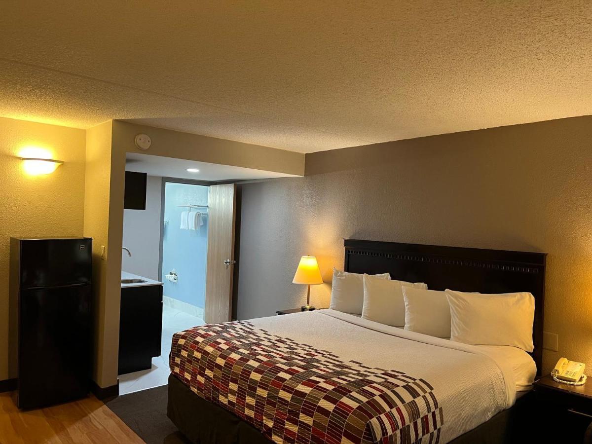 Red Roof Inn & Suites Mt Holly - Mcguire Afb Westampton Экстерьер фото