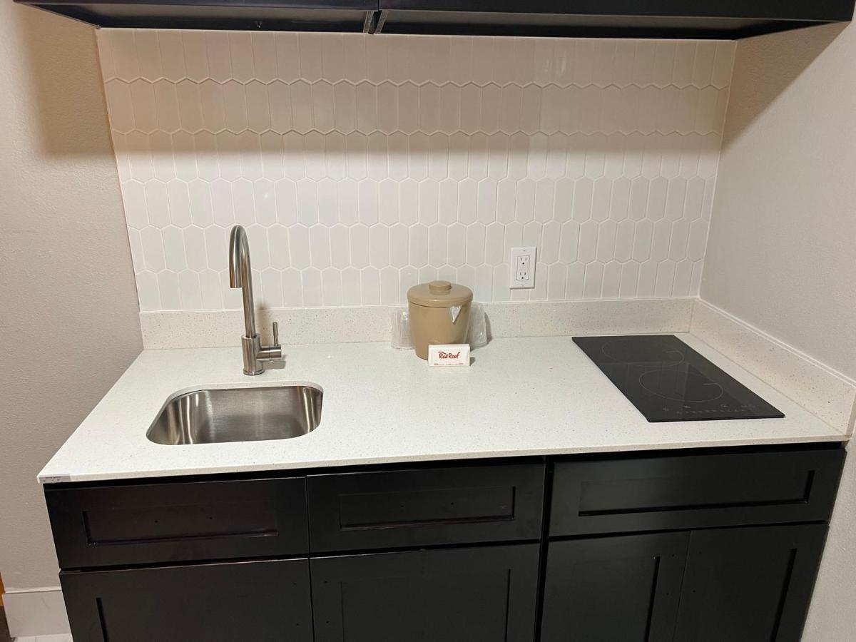 Red Roof Inn & Suites Mt Holly - Mcguire Afb Westampton Экстерьер фото