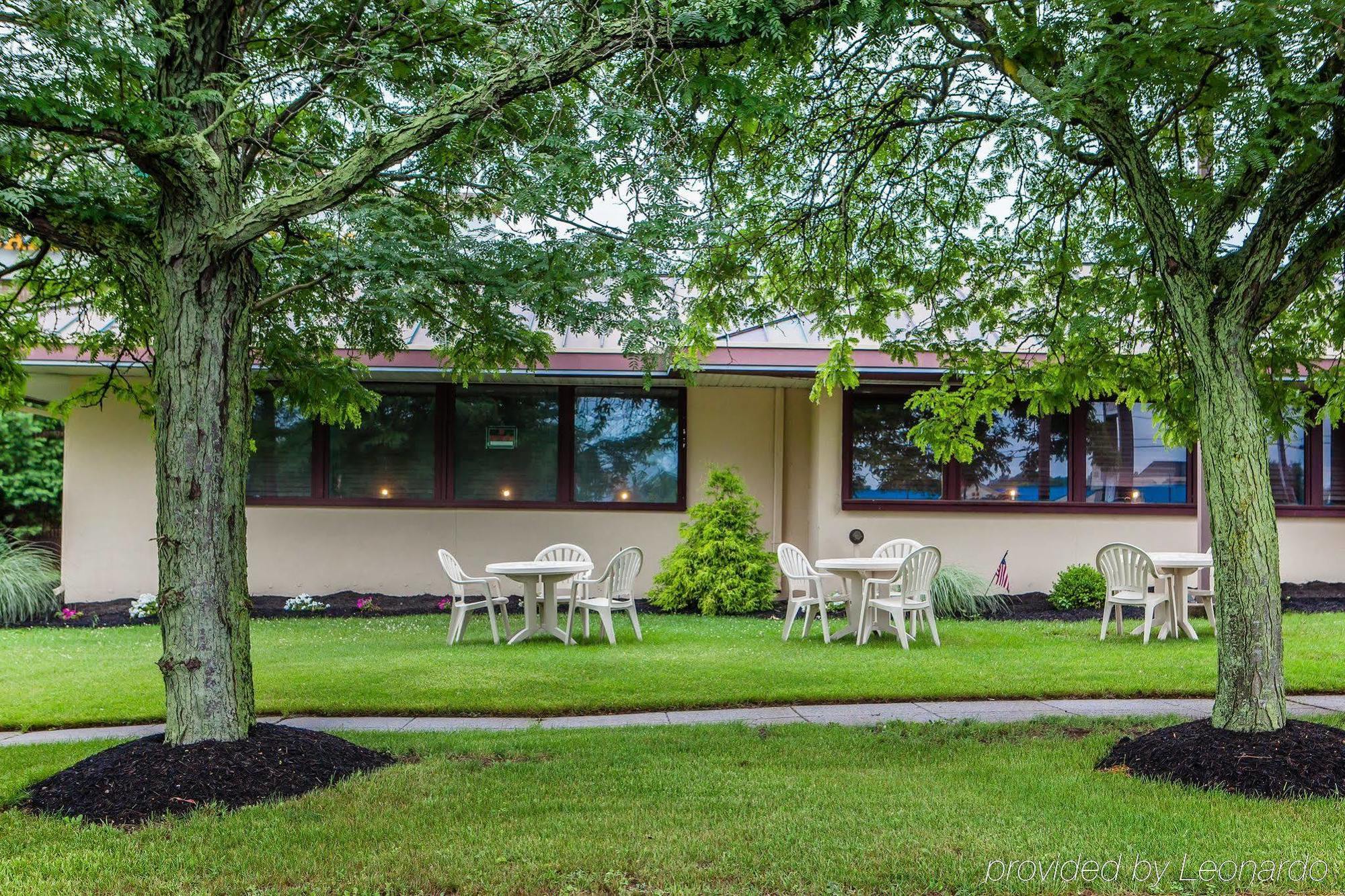 Red Roof Inn & Suites Mt Holly - Mcguire Afb Westampton Экстерьер фото