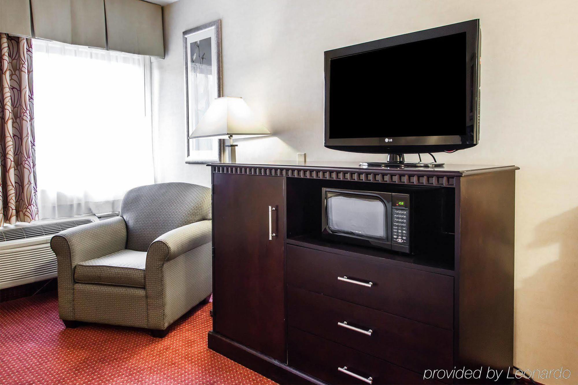 Red Roof Inn & Suites Mt Holly - Mcguire Afb Westampton Экстерьер фото