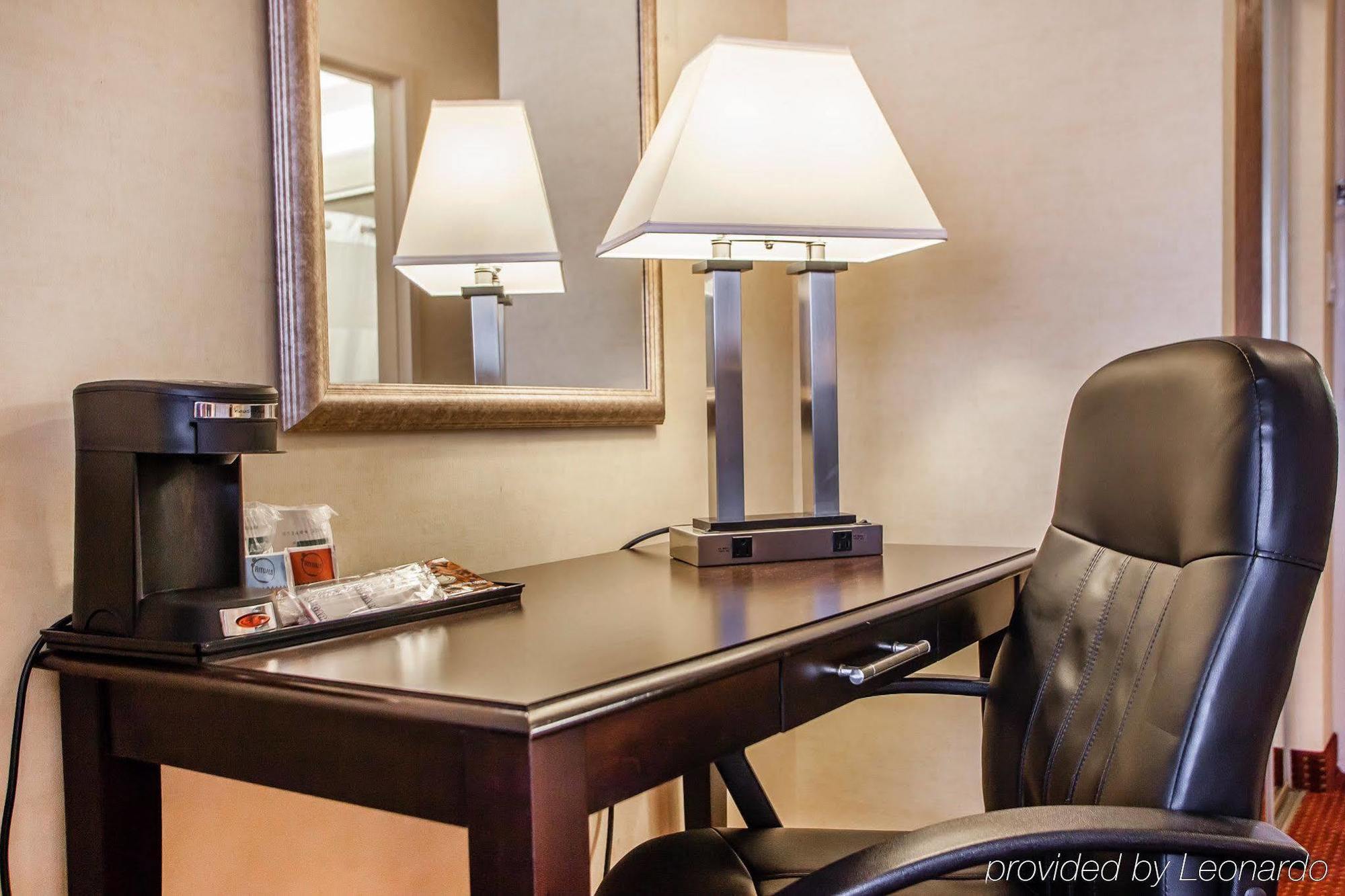 Red Roof Inn & Suites Mt Holly - Mcguire Afb Westampton Экстерьер фото